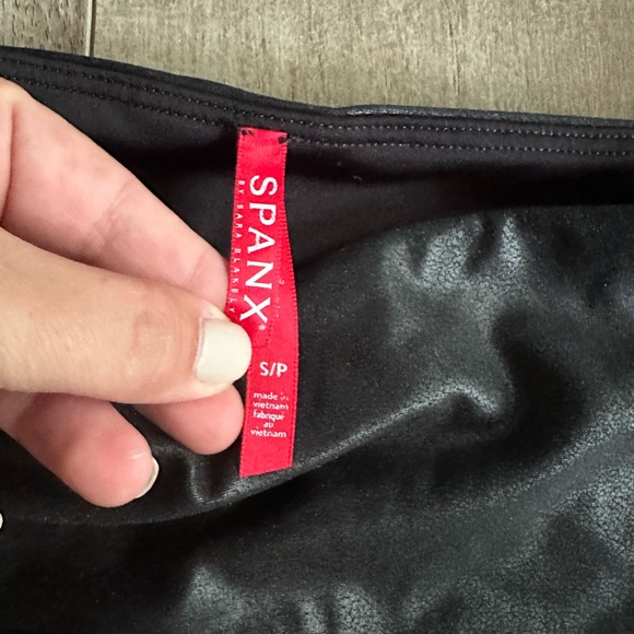 NEW SPANX faux leather legging S - Picture 3 of 4